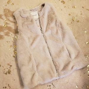 NWT Maurices S Fuzzy Faux Fur Cream Zip Up Vest